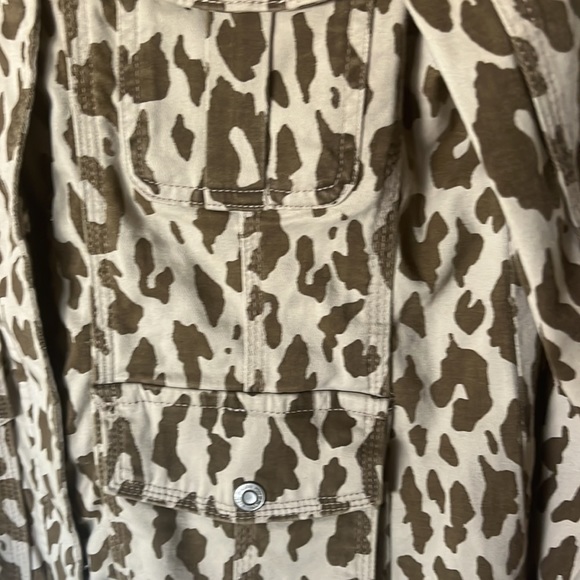 NWT Kensie tan and brown Tierra leopard print denim jacket, size medium - Picture 6 of 8
